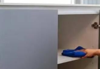 在室內(nèi)進(jìn)行保潔的時(shí)候，要注意什么？