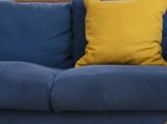 在對(duì)家具進(jìn)行清潔的時(shí)候，要注意什么呢？